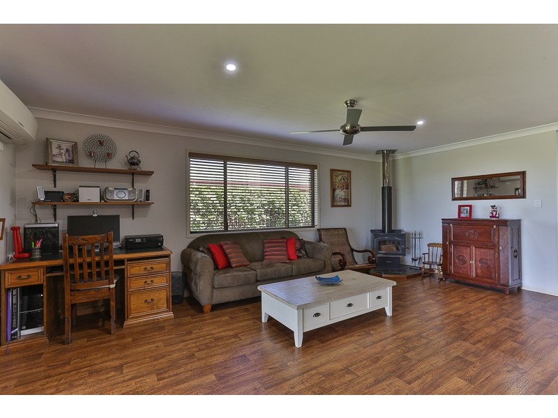15 Cameron Street, Wyreema QLD 4352