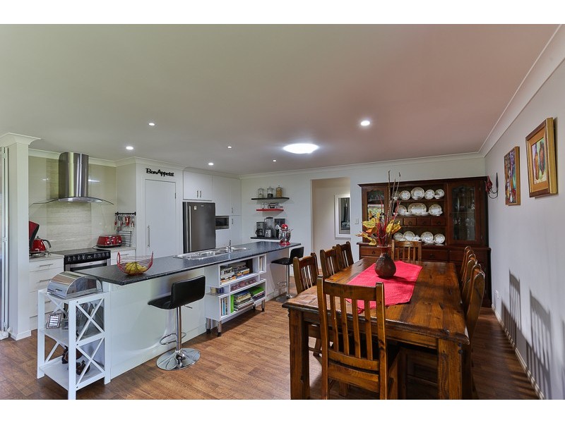 15 Cameron Street, Wyreema QLD 4352
