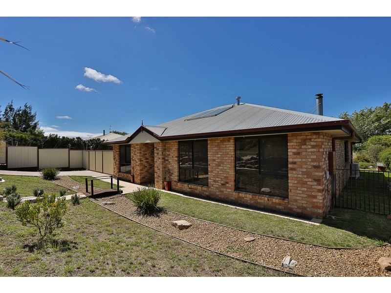 15 Cameron Street, Wyreema QLD 4352