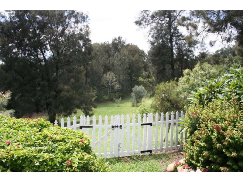 32 Meadows Road, Withcott QLD 4352