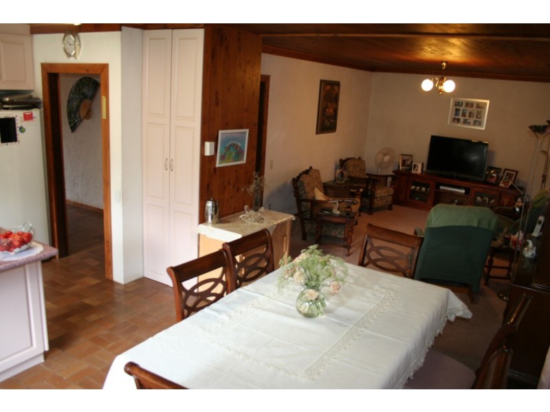 32 Meadows Road, Withcott QLD 4352