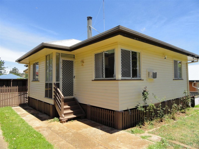 38 Dwyer Street, Harlaxton QLD 4350