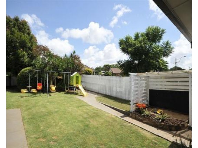 229 West Street, Harristown QLD 4350