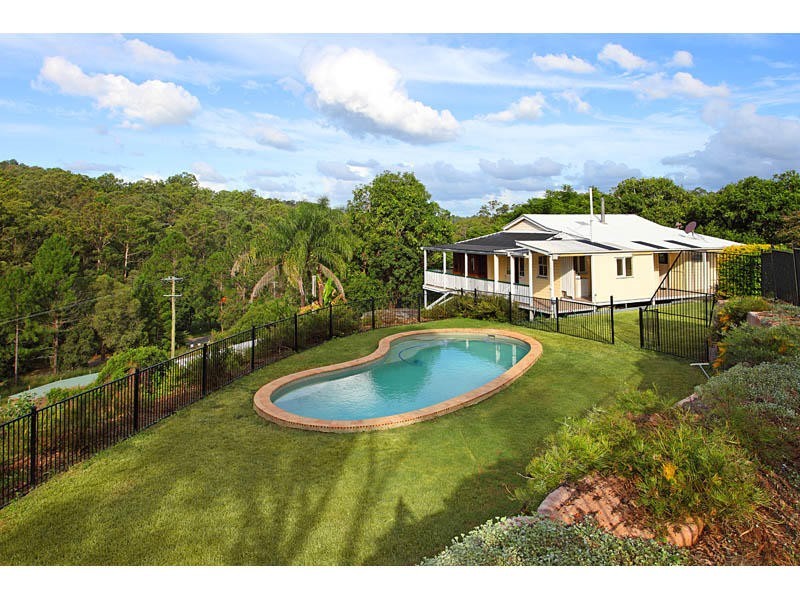 234 Savages Road, Brookfield QLD 4069