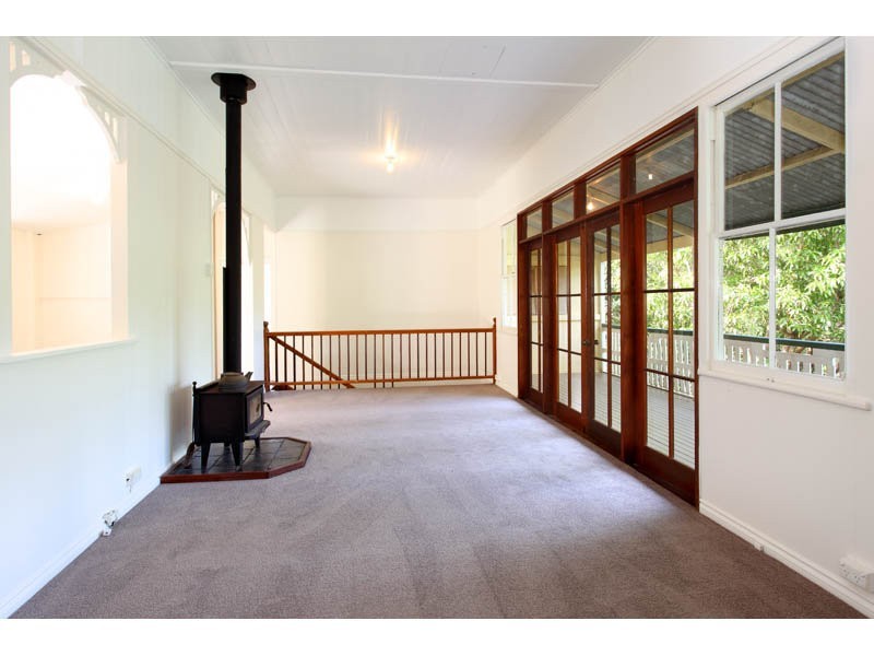 234 Savages Road, Brookfield QLD 4069