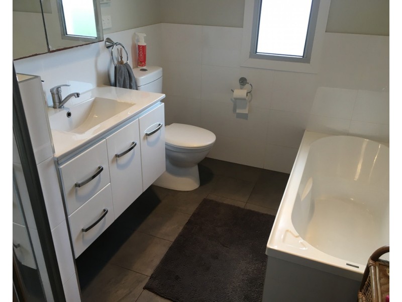 12 Dwyer, Harlaxton QLD 4350