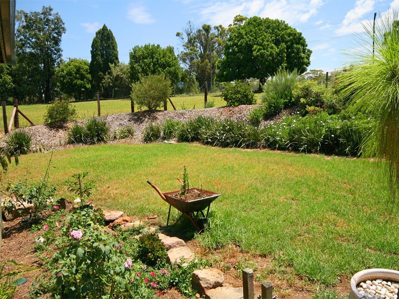 2 Bay Rd, Arcadia NSW 2159