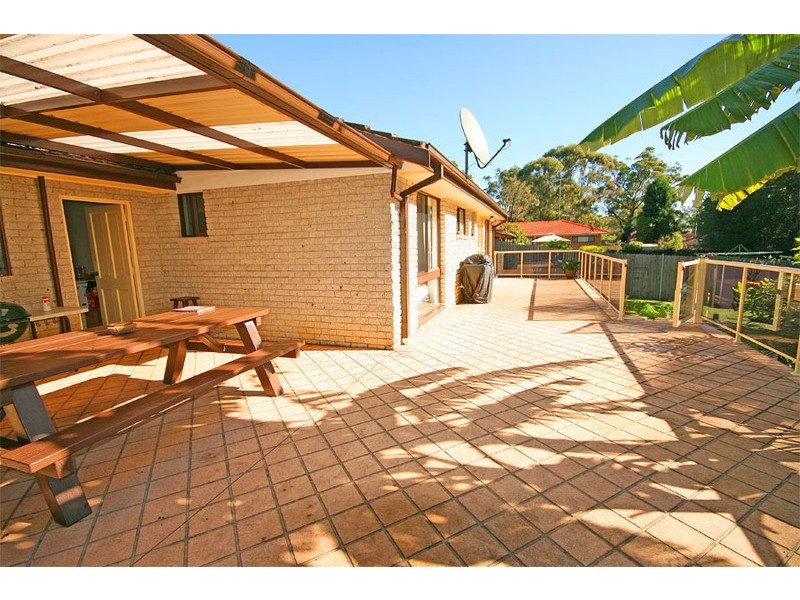 8 Hakea Crescent, Galston NSW 2159