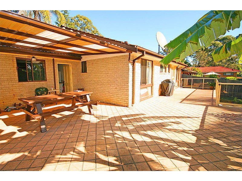 8 Hakea Crescent, Galston NSW 2159