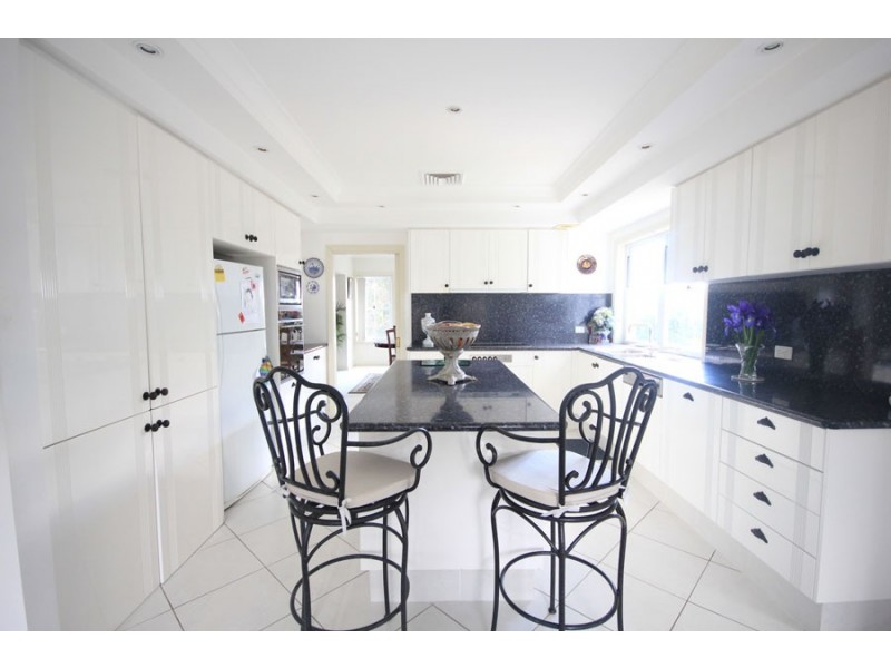 8 Parkcrest Place, Kenthurst NSW 2156