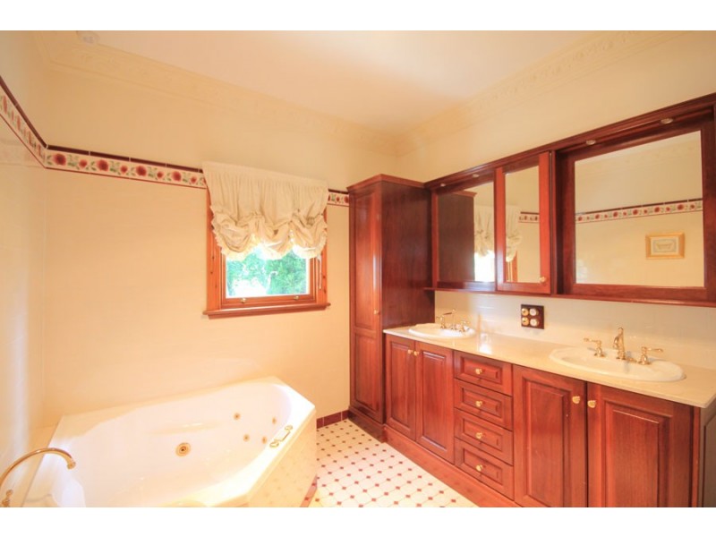 2 Blacks Road, Arcadia NSW 2159