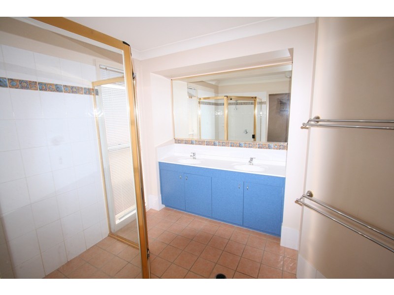 2 DAVID PLACE, Manly West QLD 4179