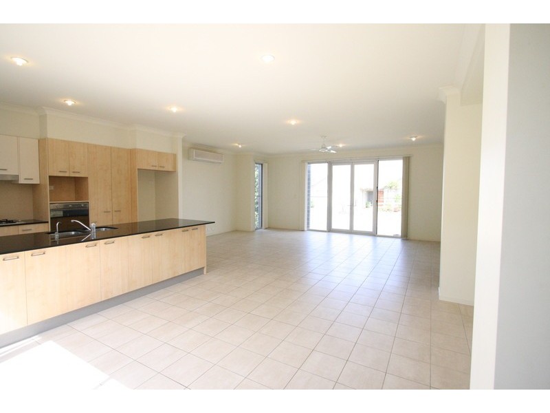 30 Yarra Road, Wakerley QLD 4154