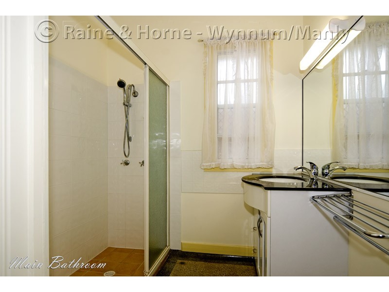 37 Agnes Street, Wynnum QLD 4178