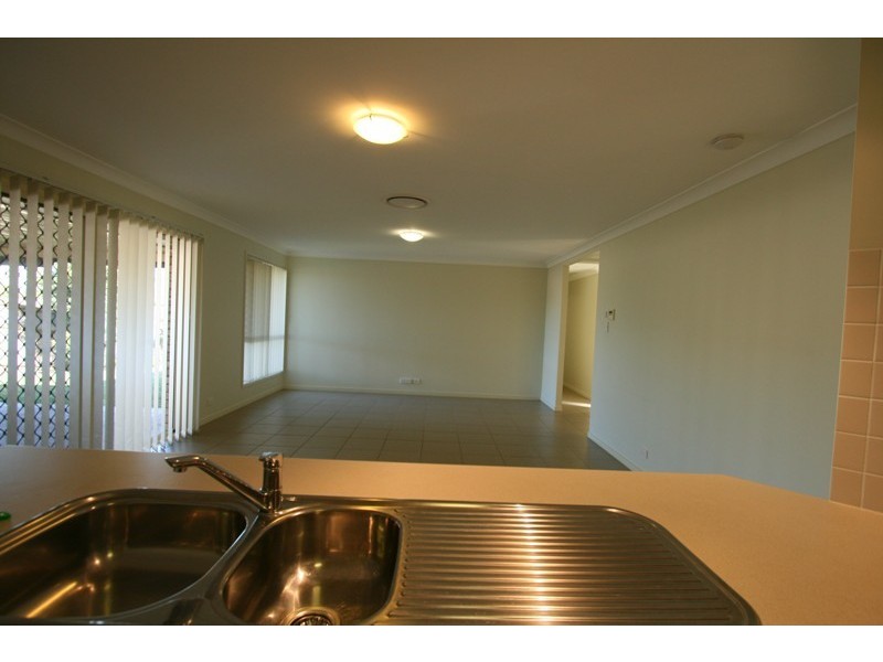26 Lexey Crescent, Wakerley QLD 4154