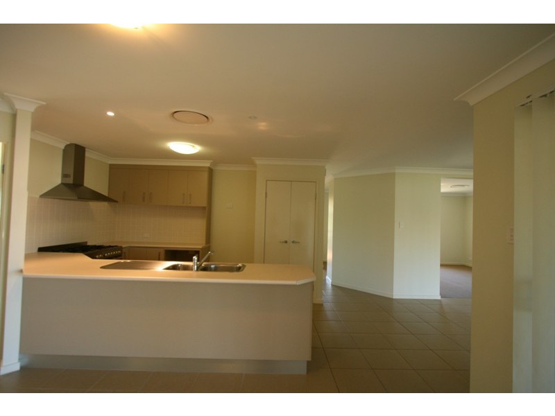 26 Lexey Crescent, Wakerley QLD 4154