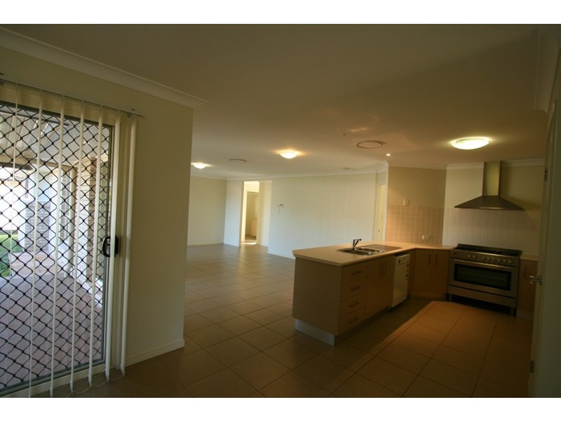 26 Lexey Crescent, Wakerley QLD 4154