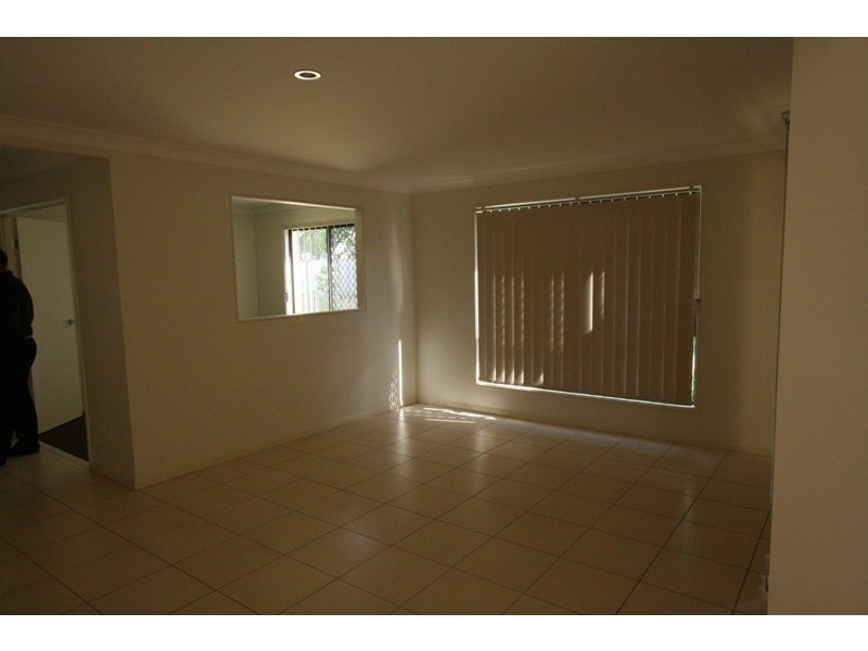 27 Rymera Crescent, Gumdale QLD 4154