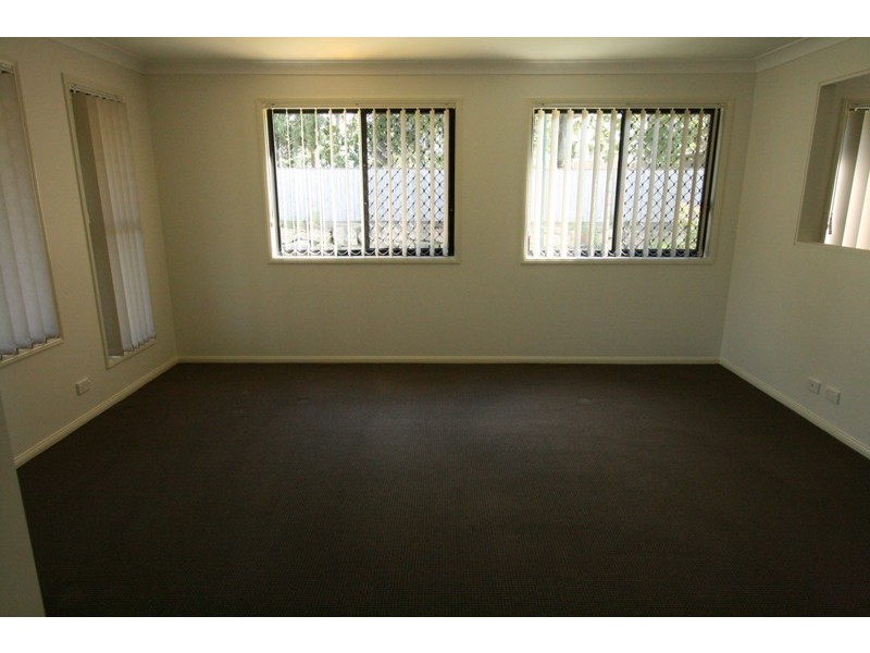 27 Rymera Crescent, Gumdale QLD 4154