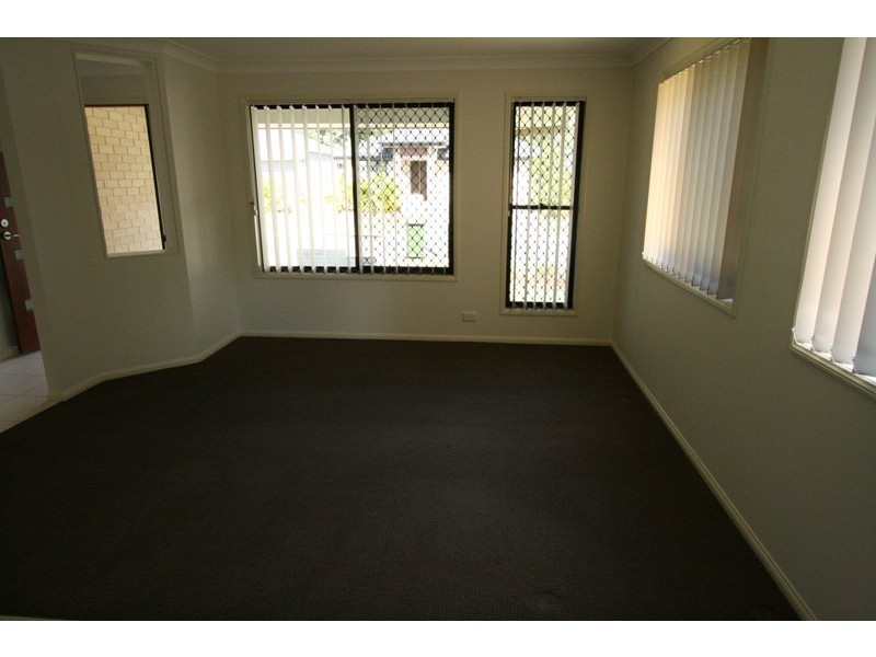 27 Rymera Crescent, Gumdale QLD 4154