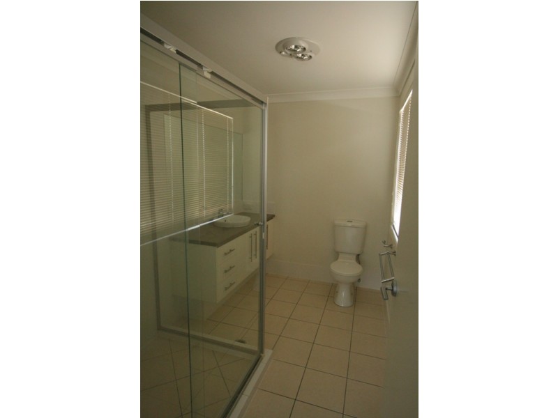 27 Rymera Crescent, Gumdale QLD 4154