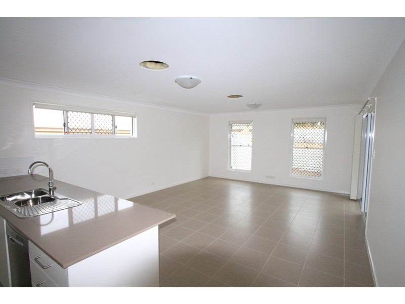 8 Bailey Street, Wakerley QLD 4154