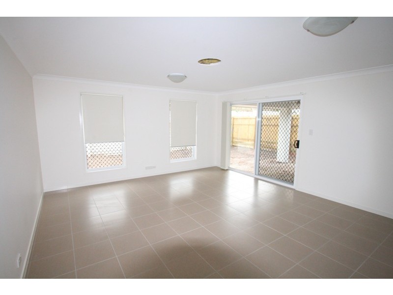 8 Bailey Street, Wakerley QLD 4154