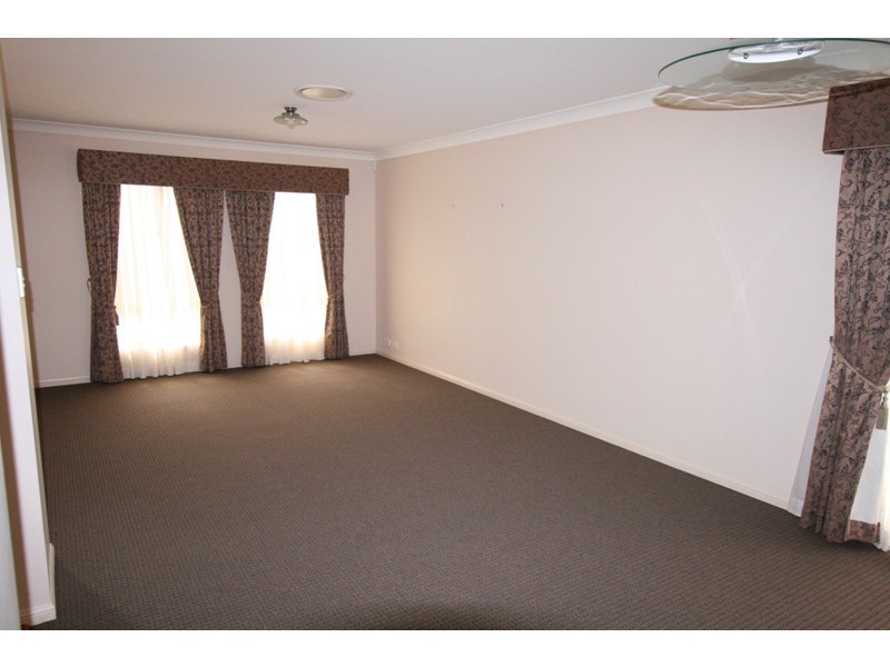 2 David Place, Manly West QLD 4179