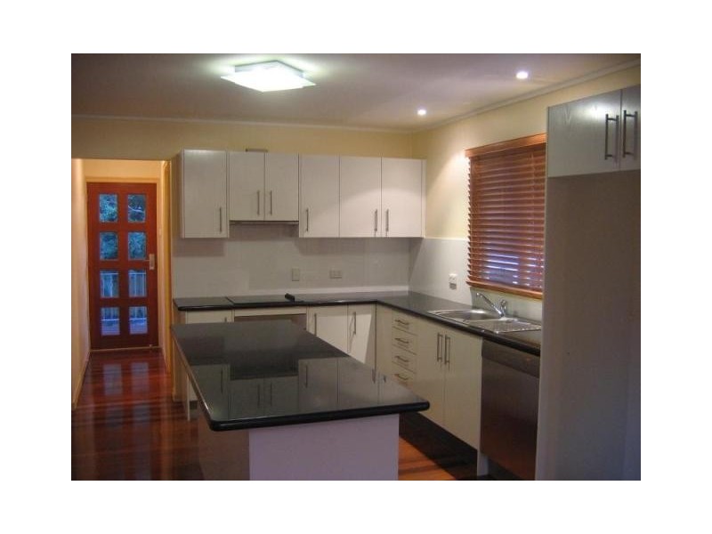 87 Moreton Avenue, Wynnum QLD 4178