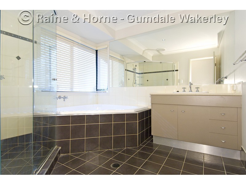 15 Charles Place, Manly West QLD 4179
