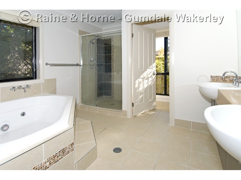15 Charles Place, Manly West QLD 4179