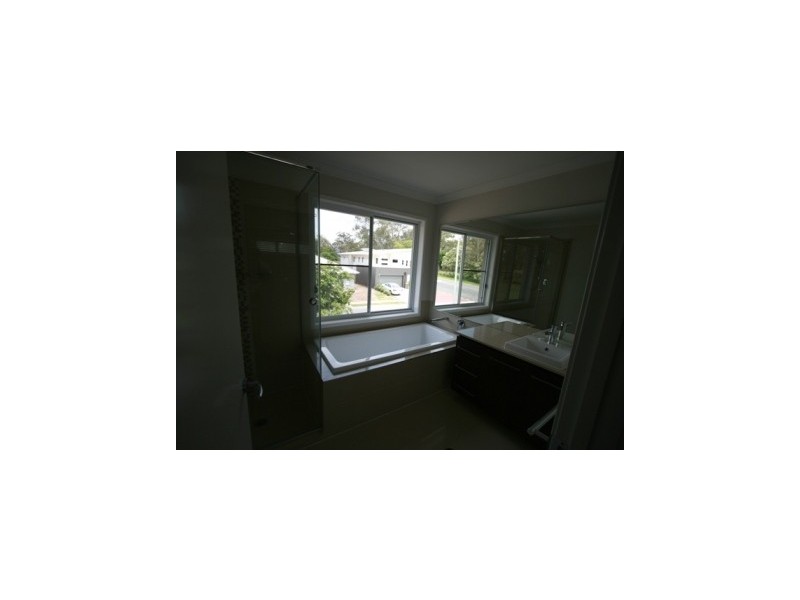 1 Feathertail Place, Gumdale QLD 4154