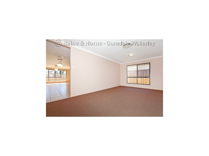 11 Rymera Crescent, Gumdale QLD 4154