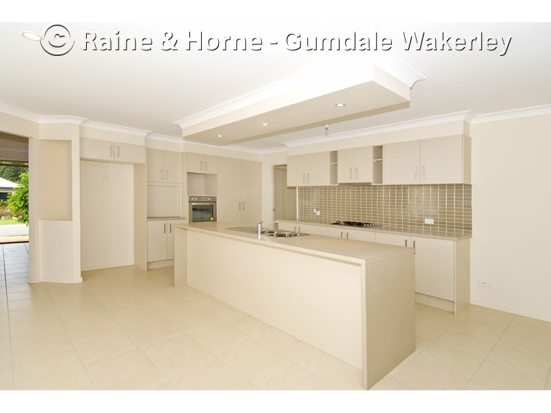 7 Robin Close, Wakerley QLD 4154