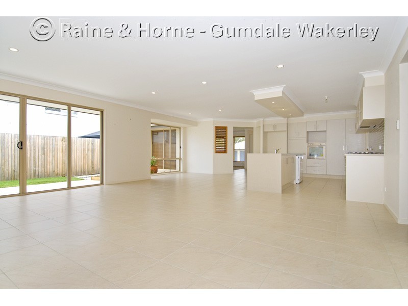 7 Robin Close, Wakerley QLD 4154