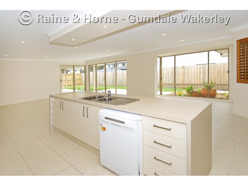 7 Robin Close, Wakerley QLD 4154