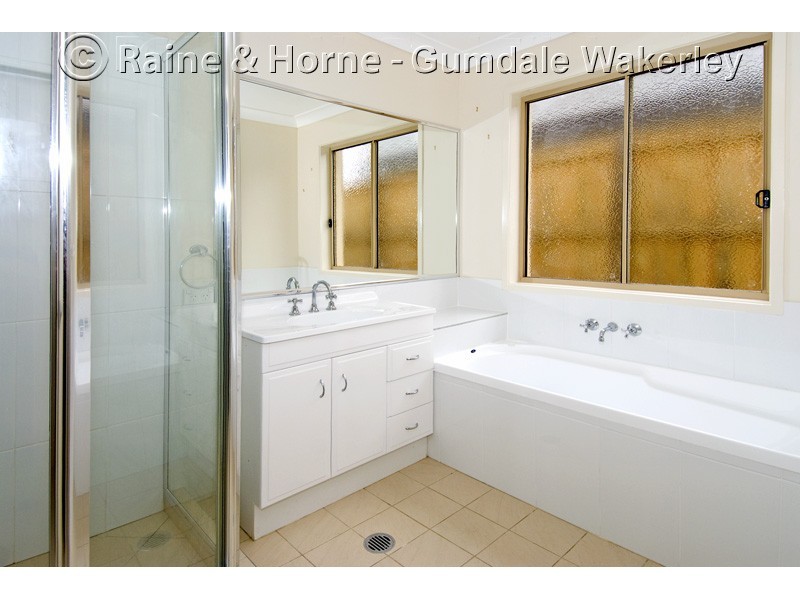 7 Robin Close, Wakerley QLD 4154