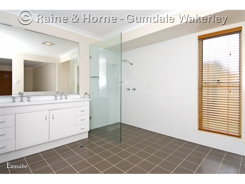 7 Robin Close, Wakerley QLD 4154