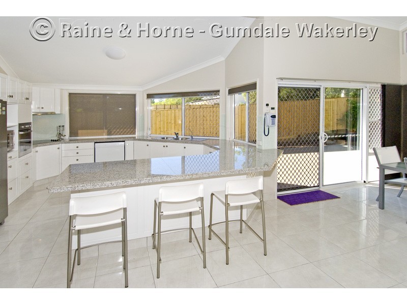 32 Friend Street, Wakerley QLD 4154