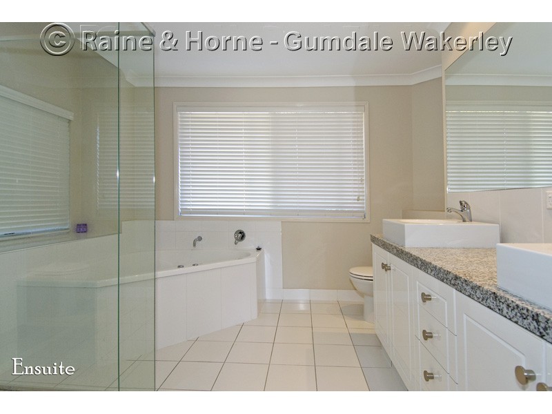 32 Friend Street, Wakerley QLD 4154