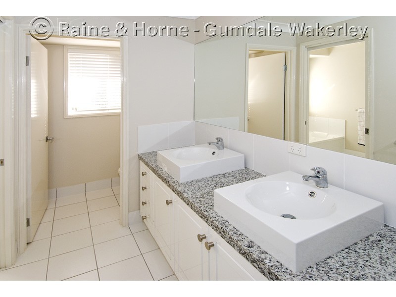 32 Friend Street, Wakerley QLD 4154