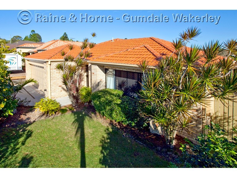5 Manor Cr, Wakerley QLD 4154