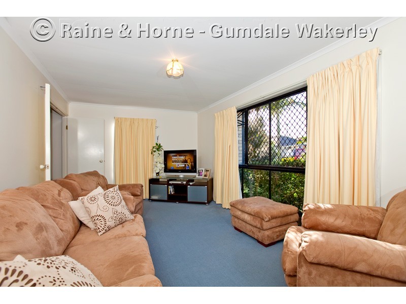 5 Manor Cr, Wakerley QLD 4154