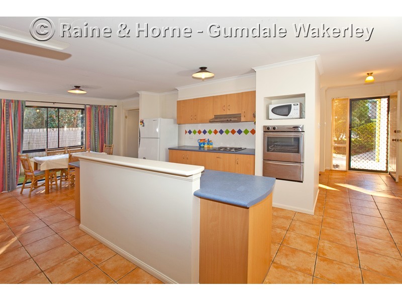 5 Manor Cr, Wakerley QLD 4154