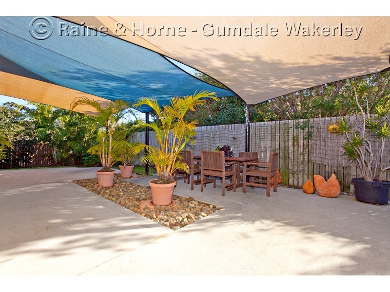 5 Manor Cr, Wakerley QLD 4154