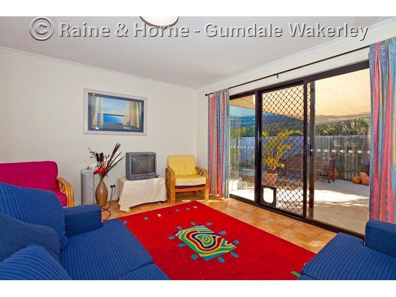 5 Manor Cr, Wakerley QLD 4154