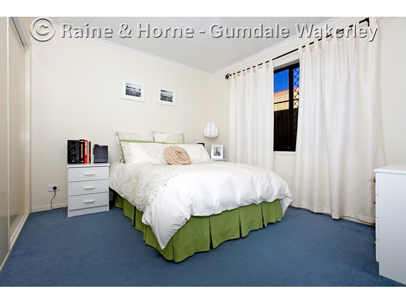 5 Manor Cr, Wakerley QLD 4154