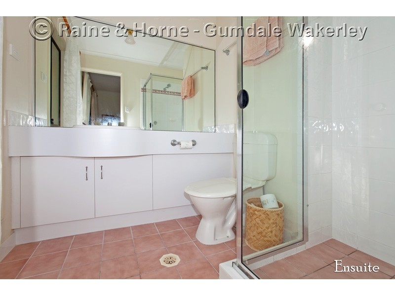 5 Manor Cr, Wakerley QLD 4154