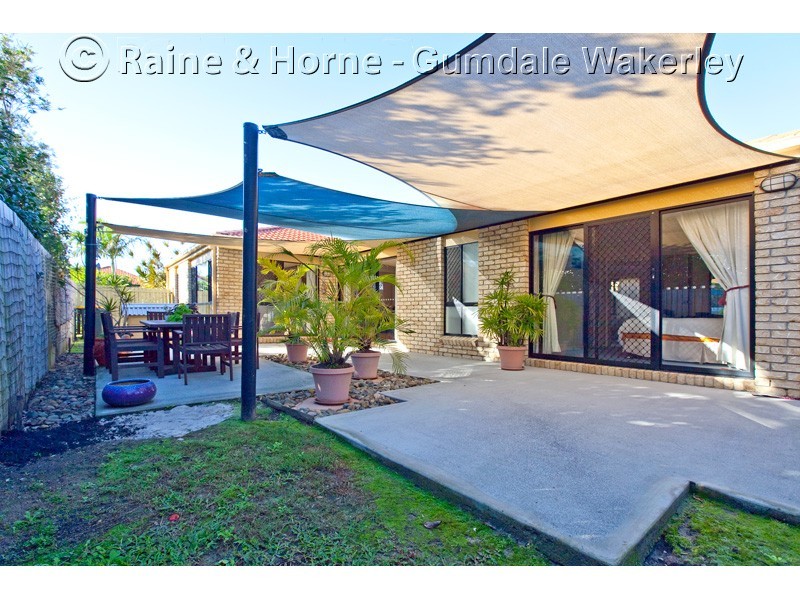 5 Manor Cr, Wakerley QLD 4154