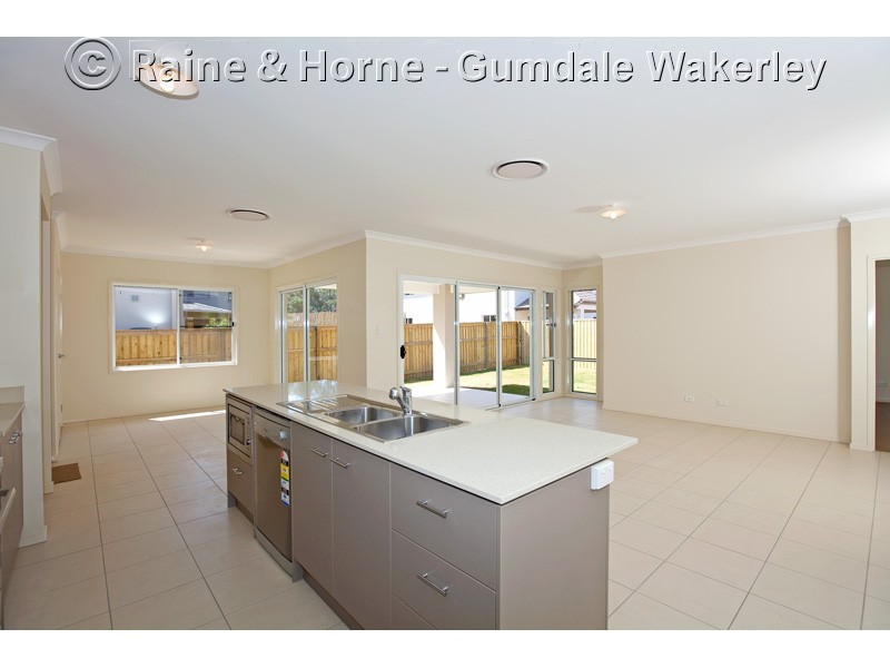 4 Lennox Close, Manly West QLD 4179